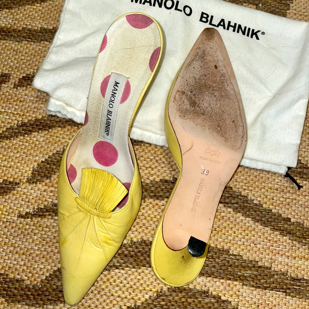 Manolo Blahnik butter yellow mules size 39